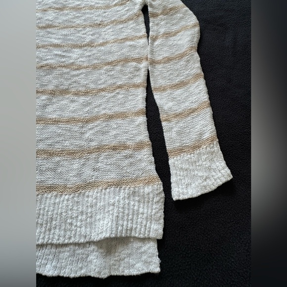 Gap Sweater Size Small- White and Beige Stripe - Picture 13 of 15